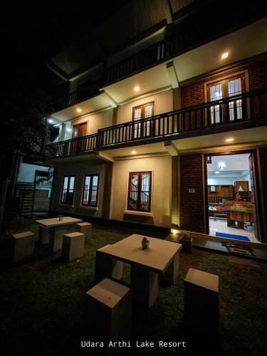 Hostal Udara Arthi Lake Resort