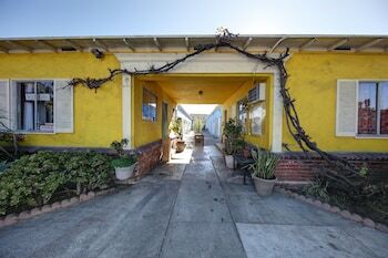 Pavilions Motel