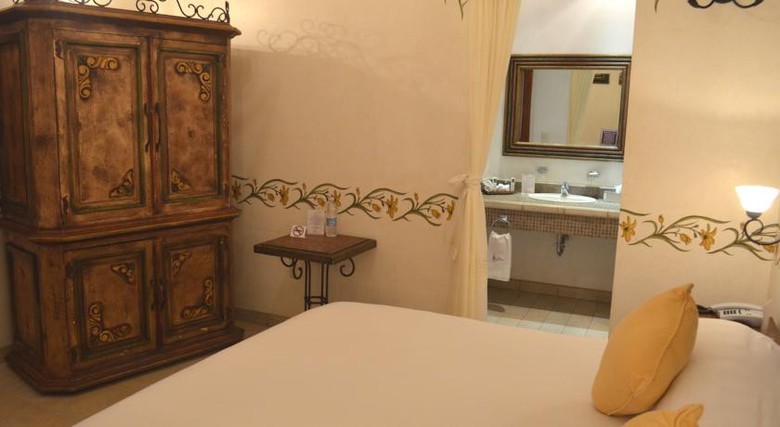 Los Pilares Hotel