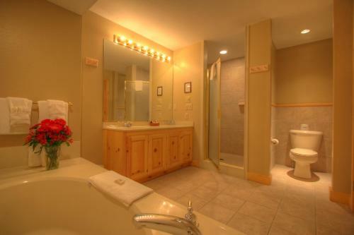 Hotel Spruce Point Inn Resort And Spa