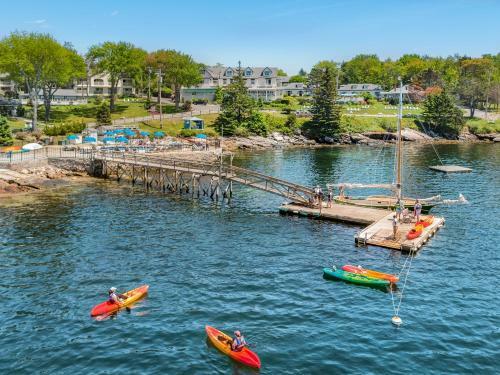 Hotel Spruce Point Inn Resort And Spa