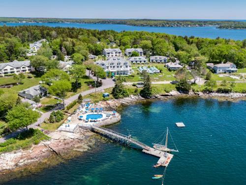 Hotel Spruce Point Inn Resort And Spa