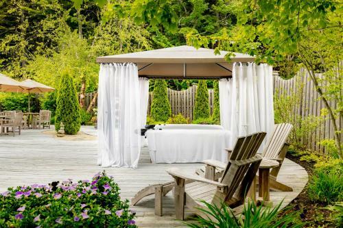 Hotel Spruce Point Inn Resort And Spa