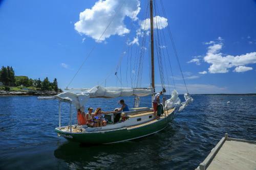 Hotel Spruce Point Inn Resort And Spa
