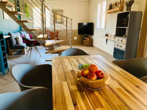 Charming Attic Apartment With Spacious Balcony & Swimming Pool