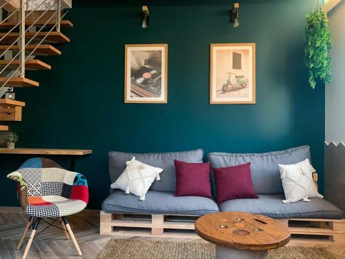 Charming Attic Apartment With Spacious Balcony & Swimming Pool