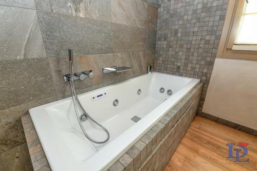 Apartamento Desenzanoloft Oscar Luxury Suite