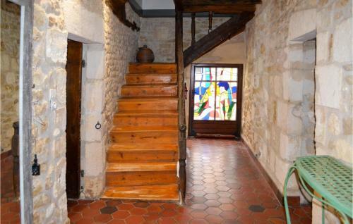 Amazing Home In Saint-jean-d'angle With Wifi And 2 Bedrooms