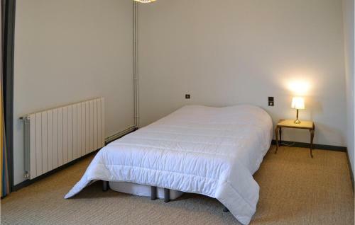 Amazing Home In Saint-jean-d'angle With Wifi And 2 Bedrooms
