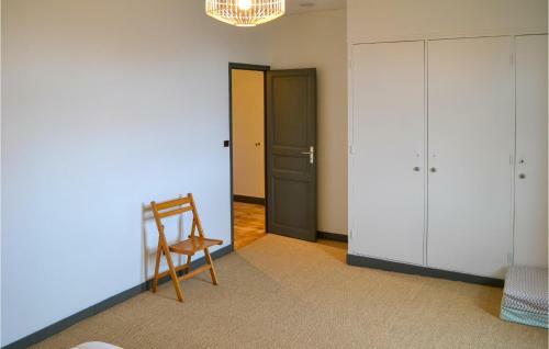 Amazing Home In Saint-jean-d'angle With Wifi And 2 Bedrooms