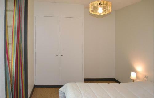 Amazing Home In Saint-jean-d'angle With Wifi And 2 Bedrooms