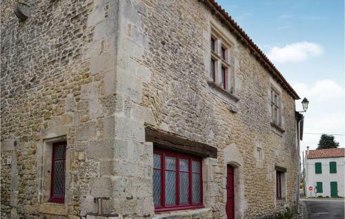 Amazing Home In Saint-jean-d'angle With Wifi And 2 Bedrooms