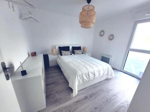 Inviting Holiday Home In Saint-hilaire-de-riez With Balcony