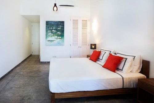 Nilwella Palms - Fabulous Beachfront Villa