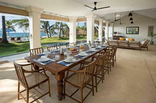 Nilwella Palms - Fabulous Beachfront Villa