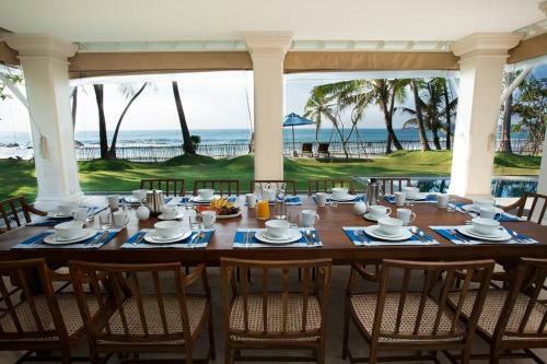 Nilwella Palms - Fabulous Beachfront Villa