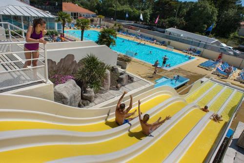 Charmant Mobile-home 6 Personnes - Camping 4*