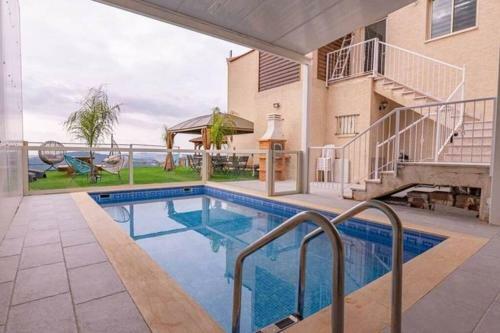 Blue Lake Luxury Villa For Families