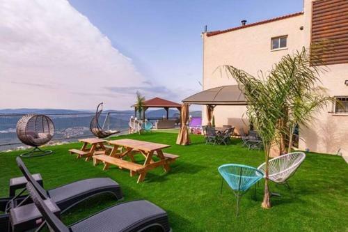 Blue Lake Luxury Villa For Families