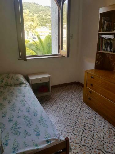Casa Vista Mare Su Tre Piani Con Giardino