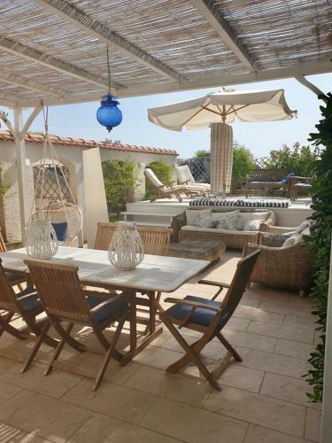 Casa Vista Mare Su Tre Piani Con Giardino