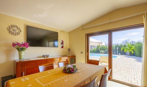 Hostal Holiday Home