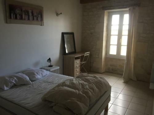 Maison Authentique, Pierres De Taille, Chemin�e.