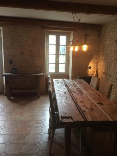 Maison Authentique, Pierres De Taille, Chemin�e.
