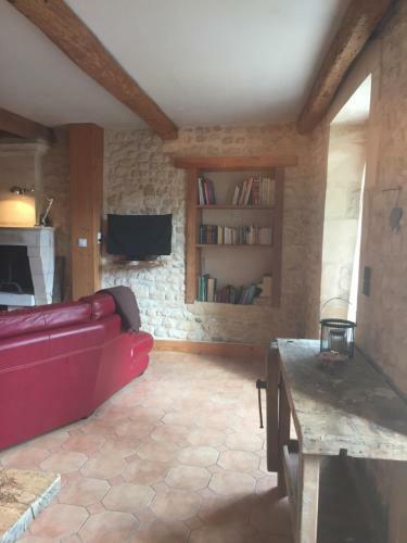 Maison Authentique, Pierres De Taille, Chemin�e.