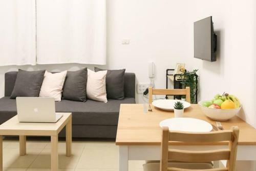 Chic And Comfortable Apartment In Downtown