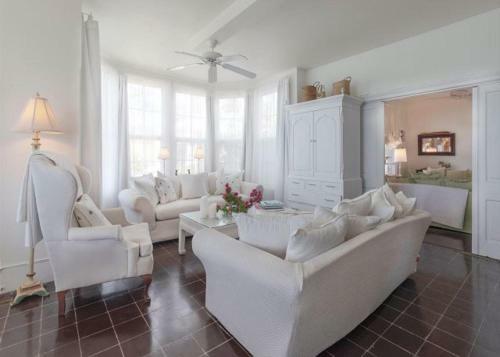 Folly & Guest House By Eleuthera Vacation Rentals