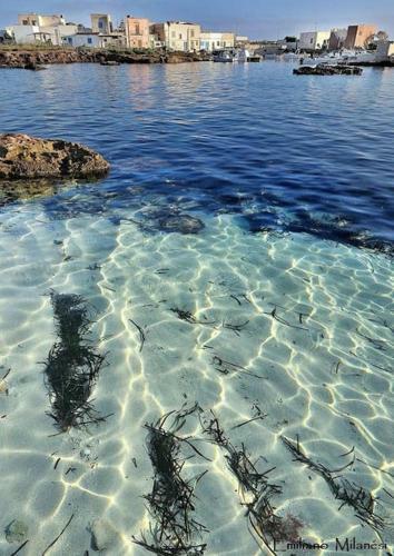 Il Cubo, Monovano Col Mare Su Tre Fronti.