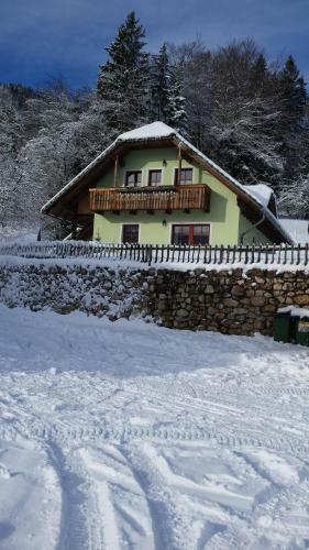 Hostal Vaznik Farm House Apartments