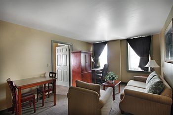The Governor Dinwiddie Hotel