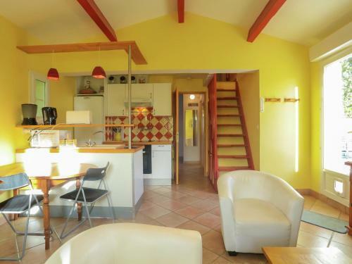Cozy Holiday Home In Vaison-la-romaine With A Pool