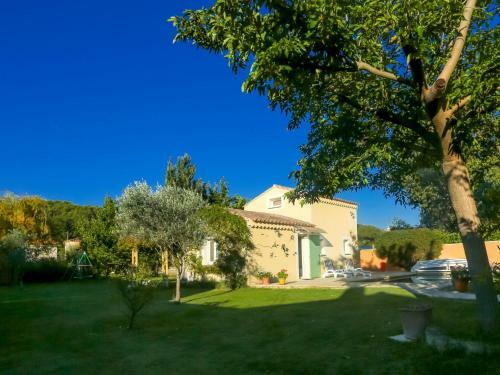 Cozy Holiday Home In Vaison-la-romaine With A Pool