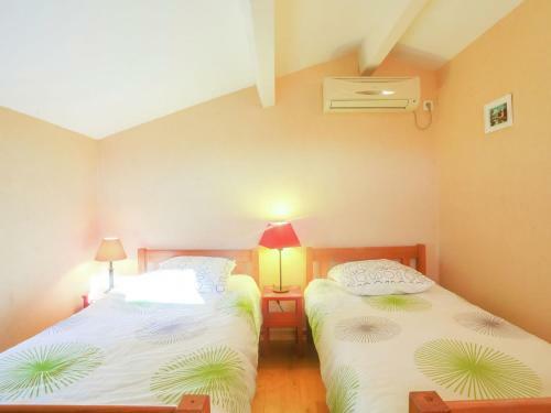 Cozy Holiday Home In Vaison-la-romaine With A Pool