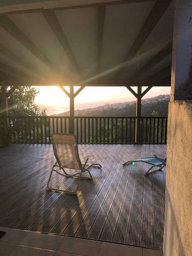 Apartamento Schoelcher : Studio �quip�, Deck Et Vue Imprenable