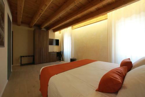 Hostal La Casa In Paese