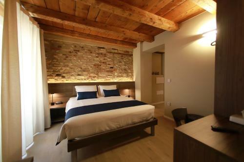 Hostal La Casa In Paese