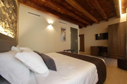 Hostal La Casa In Paese