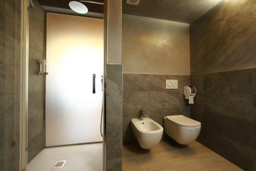 Hostal La Casa In Paese