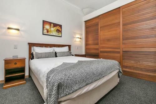 Spacious One Bedroom Apartment On Princes Wharf