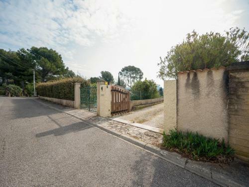 Lovely Villa In Velaux Near The Beach
