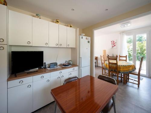 Lovely Villa In Velaux Near The Beach