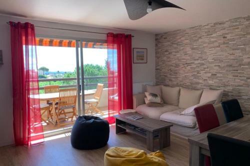 Nice Spacious Apartment With 2 Balconies And Pool