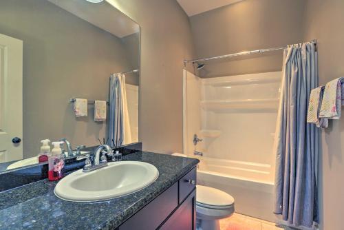 Family Home With Pool Access Near Birmingham!