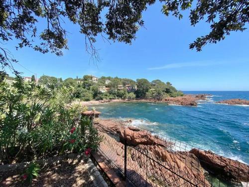 Villa Pieds Dans L'eau Vue Mer Dans Domaine Prive