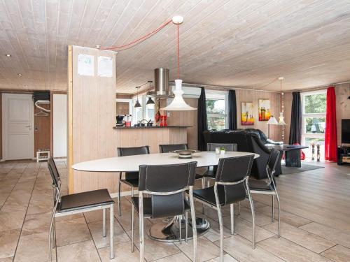 Holiday Home Bl�vand Cccxviii