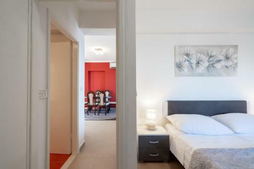 Beautiful Seaside Holiday Home Neda